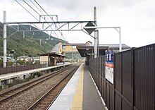 ファイル:Shinano_Railway_Chikuma_Station_Platform.jpg