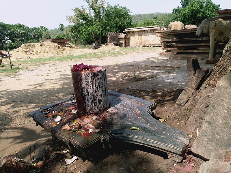 File:Shiva Lingam near Temple.jpg