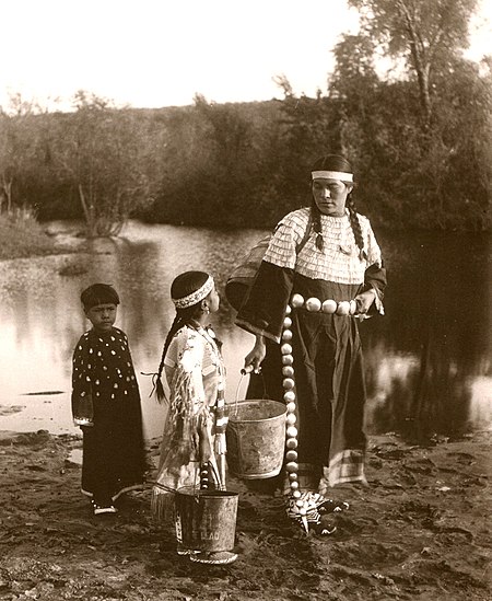 Sioux kvinna barn Rosebud 1900.jpg