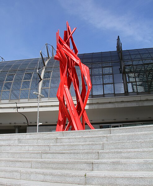 File:Skulptur Washingtonplatz 1 (Moabit) Vertical Highways&Bettina Pousttchi&20234.jpg