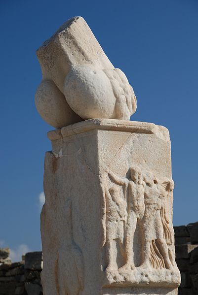 Fichier:Southern Pillar - Stoivadeion - Temple of Dionysus - Delos Greece Oct 2008.jpg