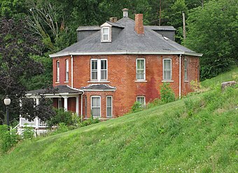 Sparland octagon house 1111.JPG