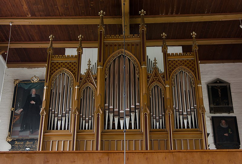 File:St. Godehard Kessin Orgel.jpg