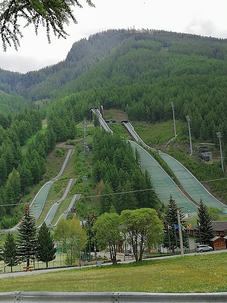 File:Stadio del Trampolino.jpg