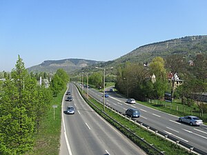 De Stadtrodaer Straße (B 88) van Neulobeda naar het centrum van Jena v.v.