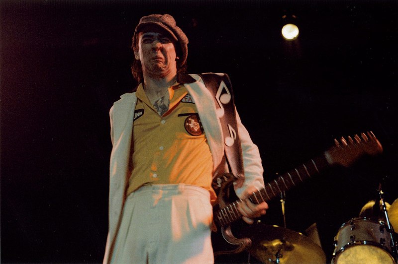 File:Stevie Ray Vaughan Ritz - behind the back - making a face.jpg