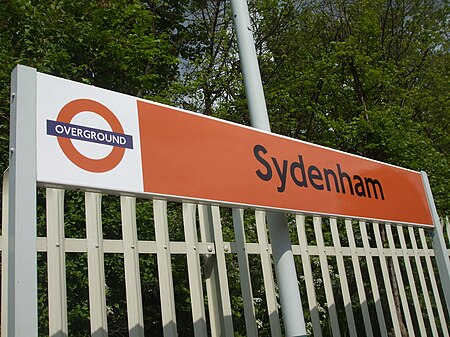 Fail:Sydenham_station_signage_2010.JPG