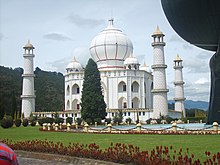 Taj Mahal, Parque Jaime Duque.jpg 