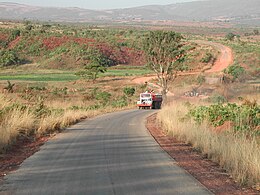Pont temporaire sur la route entre Ukuma et Huambo, Angola.jpg
