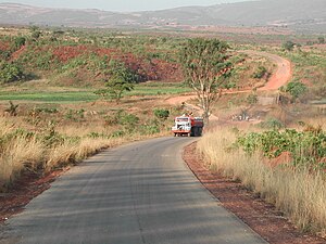 Укума мен Хуамбо арасындағы жолдағы уақытша көпір, Angola.jpg