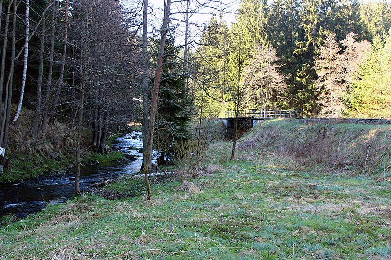 File:Teplá River, confluence with Pramenský Creek.jpg