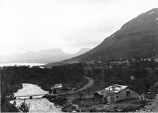 Utsikt över Torneträsk, Lappland. Lapporten i fonden, omkring 1900.