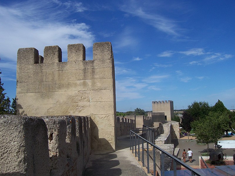 File:Torres do castelo de Alcacer.jpg