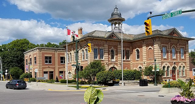 Built c.1871, the Orangeville Town Hall contains an opera hall, used by the Theatre Orangeville company