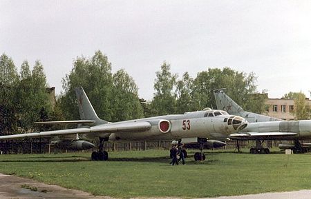 Tập_tin:Tu-16K.jpg