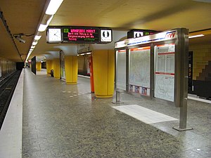 Perrongen på Messberg station.