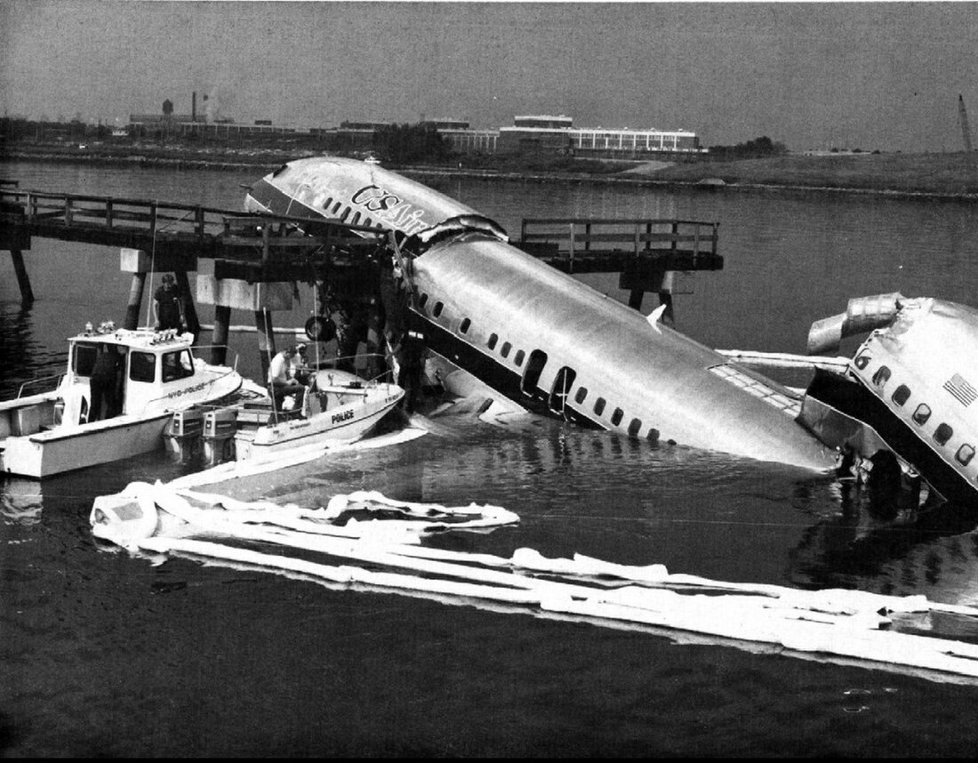 File:USAir Flight 5050 wreckage.jpg