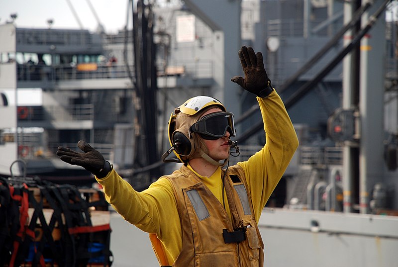 File:USS Green Bay vertical replenishment 130120-N-BB534-221.jpg