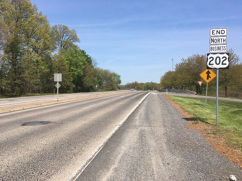 File:US 202 BUS NB end shield at PA 611.jpeg