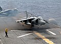 Вертикальный взлёт AV-8B Harrier.