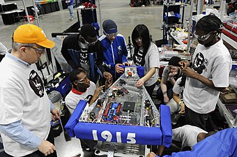 Estudiantes participantes en la FIRST Robotics Competition, Washington, DC.
