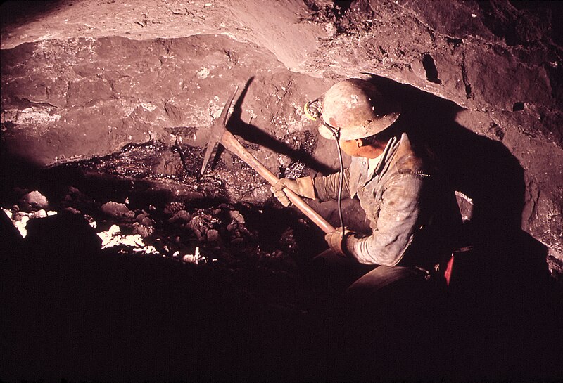 File:Underground uranium mining.jpg