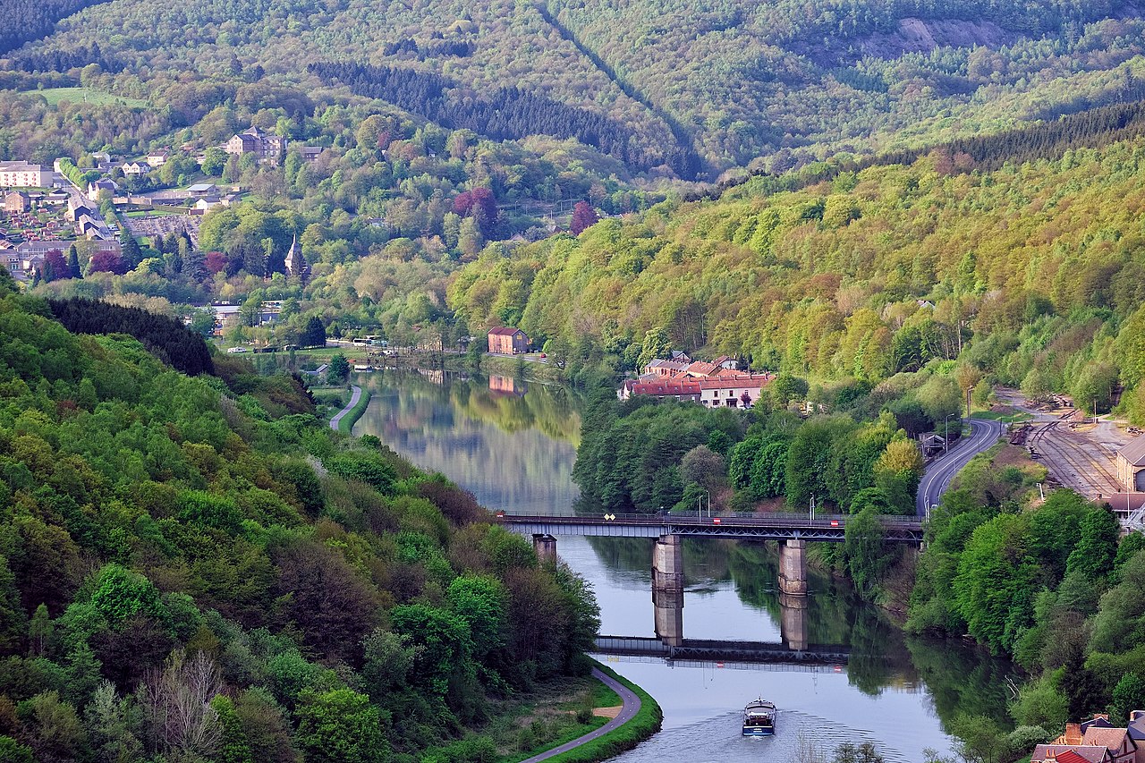 Vallée de la Meuse Bogny Monthermé.jpg