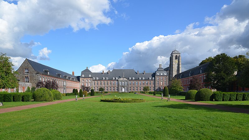 File:Vellereille-les-Brayeux - Abbaye de Bonne-Espérance - vue depuis la cour d'honneur - 2023-09-23 - 01.jpg