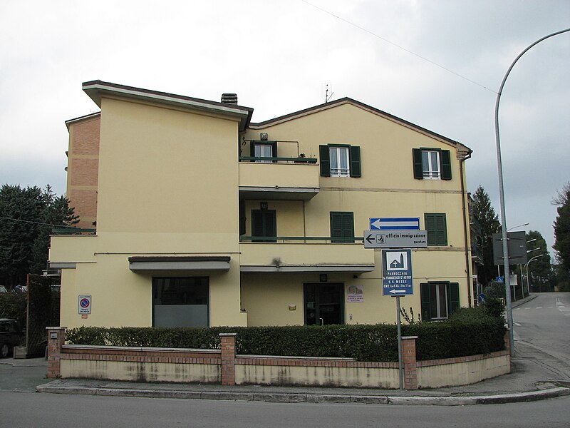 File:Via Roma Macerata Italy 2010.jpg