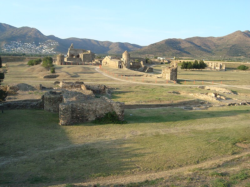 File:Vista interior de la Ciutadella.JPG