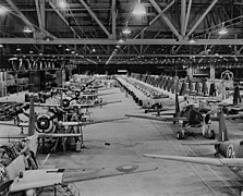 Usine de Downey en Californie, produisant des bombardiers en piqué Vultee A-31 Vengeance pour la Royal Air Force.