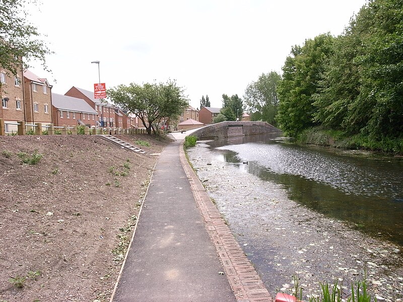 File:Wednesbury Oak Canal Loxdale Sidings.jpg