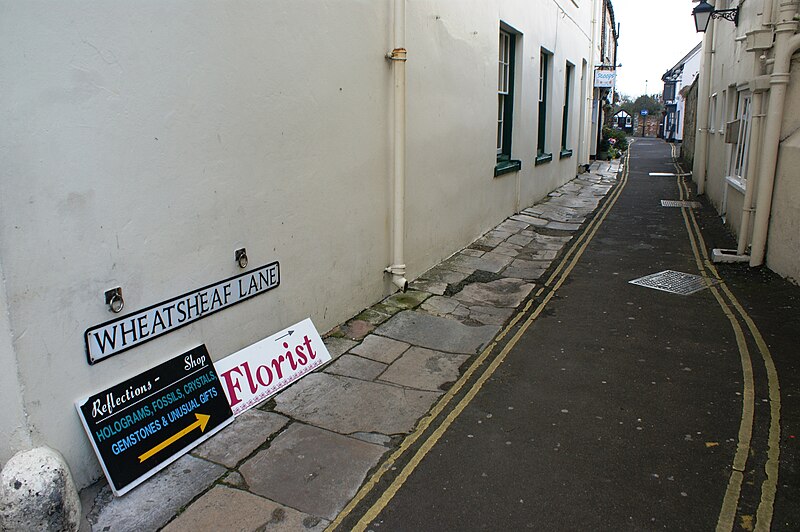 File:Wheatsheaf Lane, Yarmouth.JPG