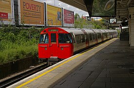 Willesden Junction Station MMB 02 1972 stock.jpg