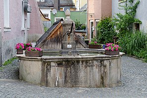 Ungeschmückter Brunnen in der Koppetentorstraße