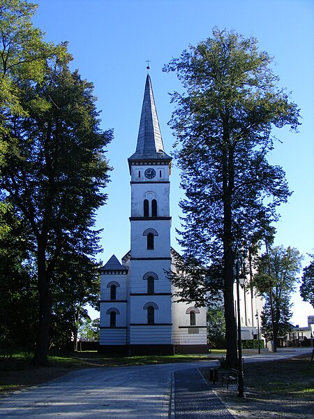 File:Zabytkowy Kościół Ewangelicki w Ozimku woj opolskie.JPG