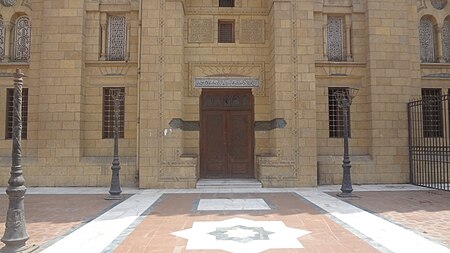 أحد بوابات مسجد السيدة زينب بنت علي بن أبي طالب.JPG