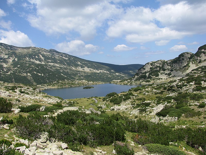 File:Езеро "Попова шапка" (Папазгьол).jpg