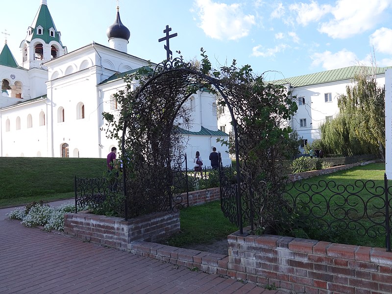 File:Некрополь Спасо-Преображенский монастырь Муром 28.JPG
