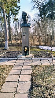 Пам'ятник Герою Радянського Союзу В. А. Мележику, Білоусівка 01.jpg
