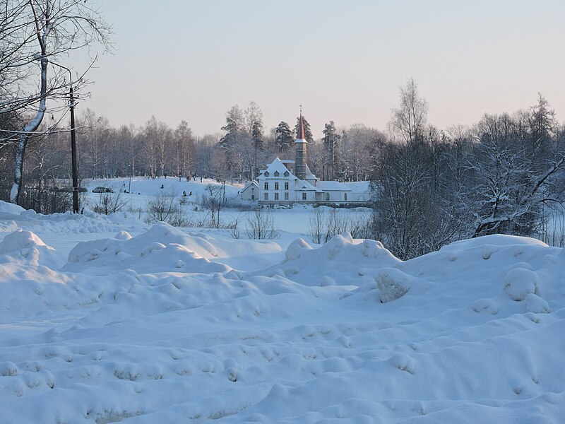 File:Приоратские парк и дворец.jpg