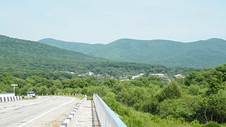 Village de Permskoïe, vue depuis le pont sur la rivière Arzamazovka