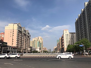 File:大屯路和北辰东路的交叉口的街景.jpg