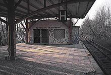 Bahnsteig und Nordausgang zur Zeit der Stilllegung