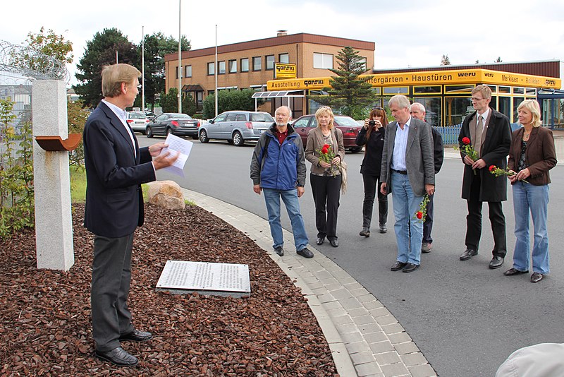 File:2010-09-09 120741 Godshorn Ausländer-Wöchnerinnenheim Gedenkveranstaltung.jpg