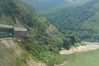 The Jiulong Jiang and the Yingtan-Xiamen Railway near Hua'an