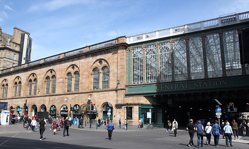 File:2018 at Glasgow Central station - along the west side.JPG