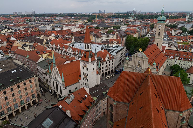 File:2019-08-03 View from the St. Peter church, Munich, Germany 10.jpg