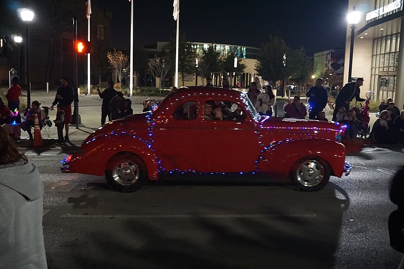 File:2019 Arlington Holiday Lights Parade 11.jpg