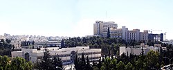 אוניברסיטת ירדן, והמרכז הרפואי לחקר הסרטן על שם המלך חוסיין (אנ') הנמצאים ברובע ג'וביהא.